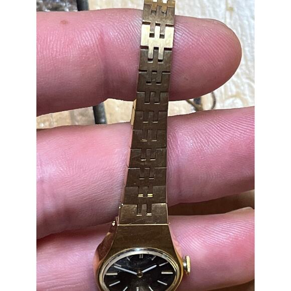 Vintage pulsar quartz gold tone wrist watch. sleek. classic. untested. - Picture 4 of 11